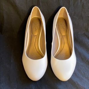 Life Stride White Heels